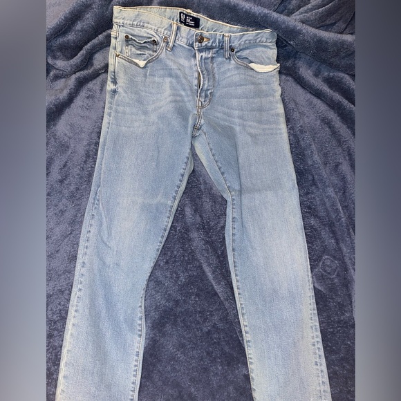 Gap Slim Straight light wash jeans. 32x30. Like new. OFFERS ARE WELCOME!! - Picture 1 of 3
